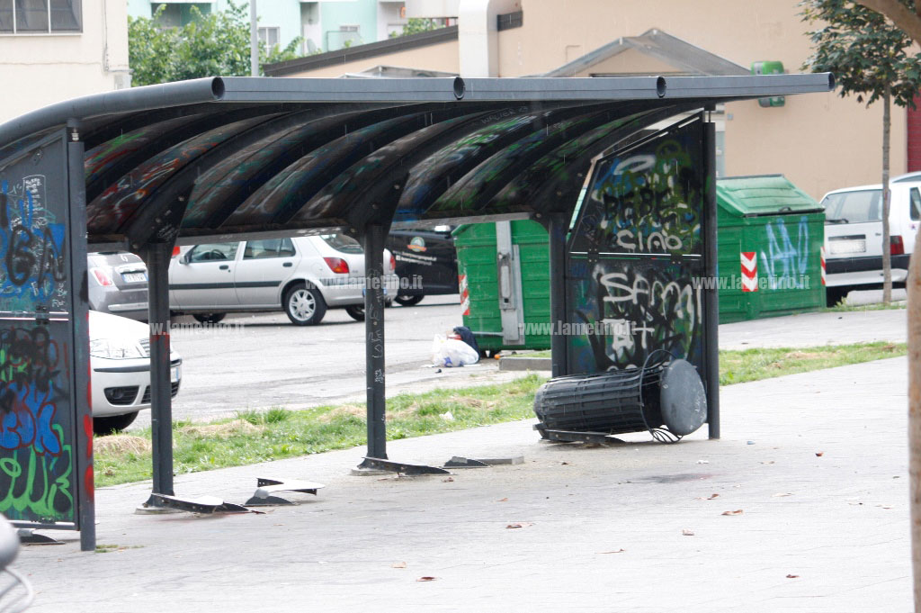 Lamezia: piazza Mercato preda dei “soliti” vandali