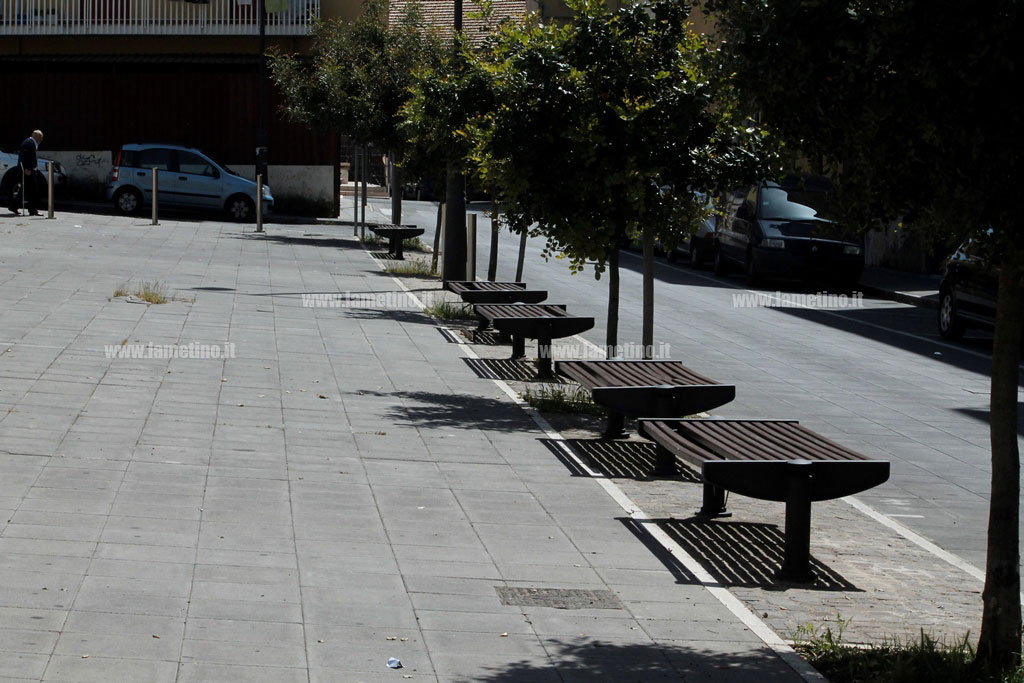 panchine-divelte-piazza-botticelli-4.jpg