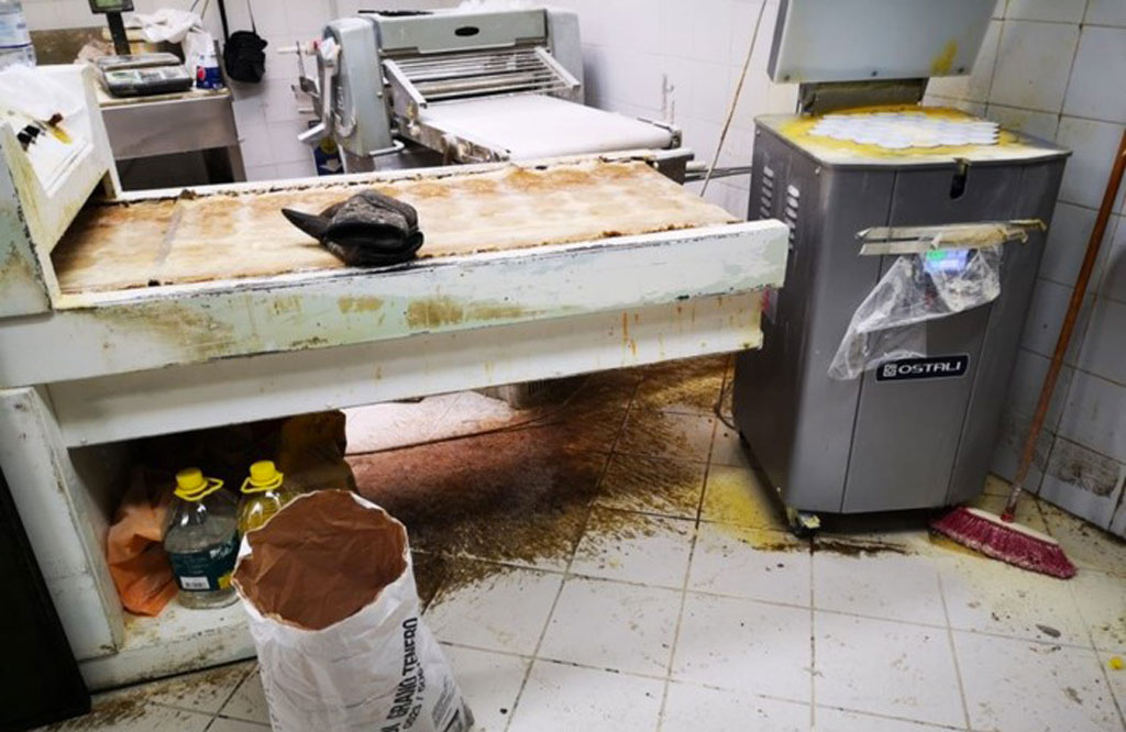 Carenze igieniche e dipendente in nero, chiuso panificio a Crotone