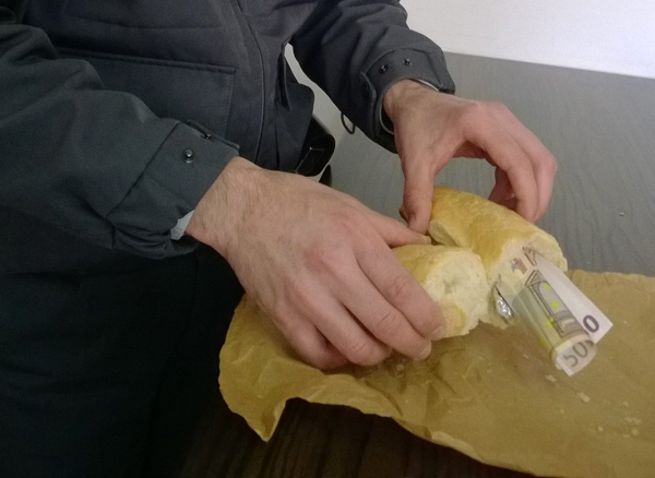 Lamezia: Banconote in un panino, fermato in aeroporto cittadino cinese pronto all’espatrio