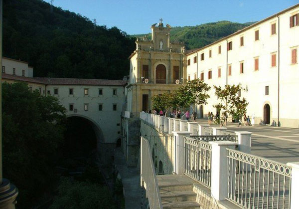 Offerte a San Francesco di Paola investite in Borsa, 6 condanne 