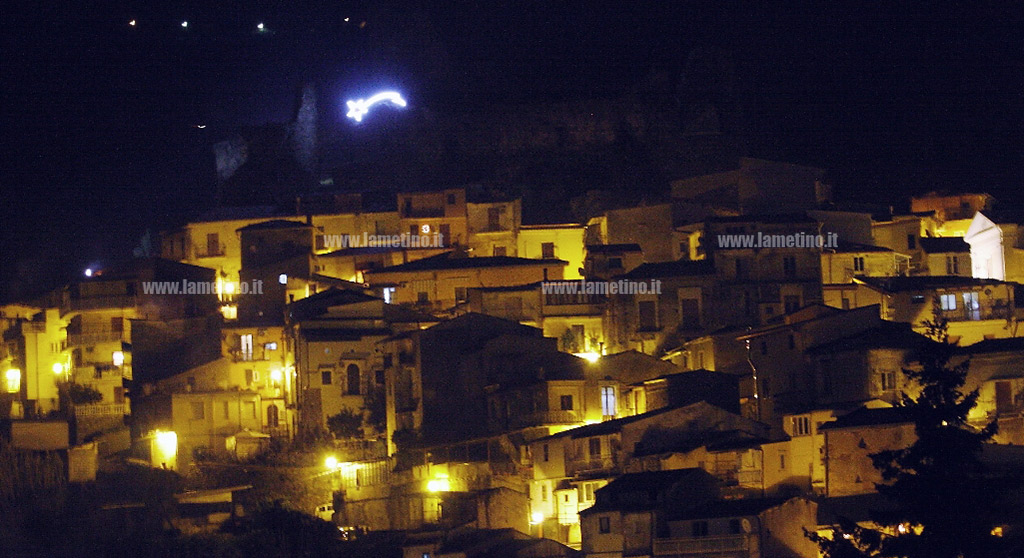Lamezia, stella di Natale ancora accesa al Castello 