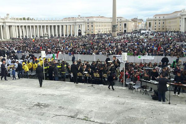 Cori e orchestre calabresi in piazza San Pietro per il Papa