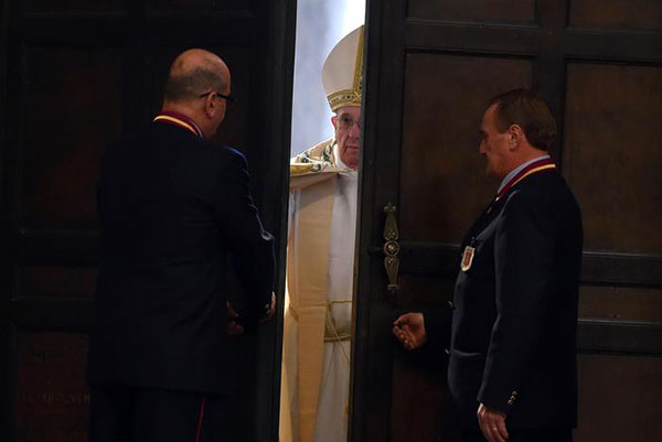 Giubileo: Papa ha aperto Porta Santa
