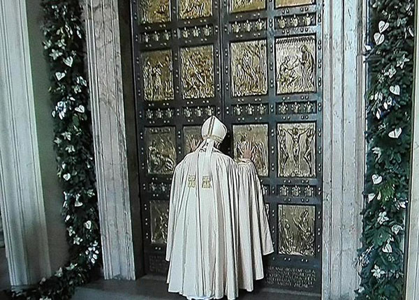 papa-porta-santa-2.jpg