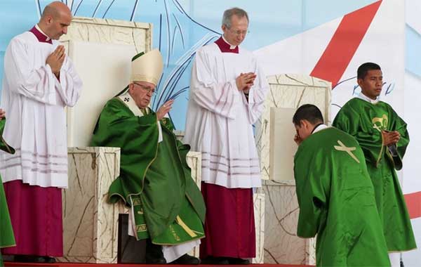 paramenti-papa-28012019.jpg