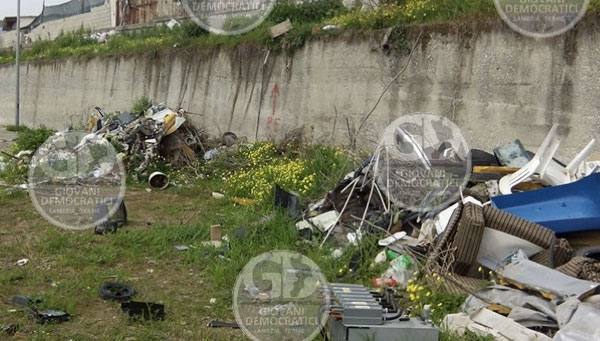 parcheggi-spazatura-mazo-giovani-democratici-2014.jpg