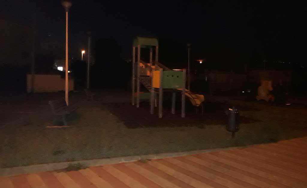 Branca (Lega Lamezia Sud): "Scarsa manutenzione del parco giochi via Degli Itali: luci spente e bimbi lasciati al buio"