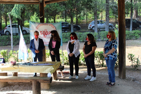 Lamezia, Associazione "Per Te" dona targa di riconoscimento a Direttore del Coro "Ancillae Domini"