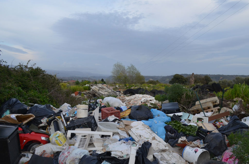 particolare-lamezia-discarica_c9b54.jpg