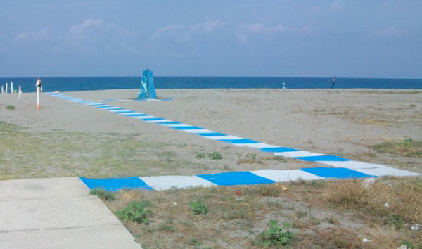 Lamezia, consiglieri maggioranza: "Importante garantire possibilità di accesso alla spiaggia a diversamente abili"