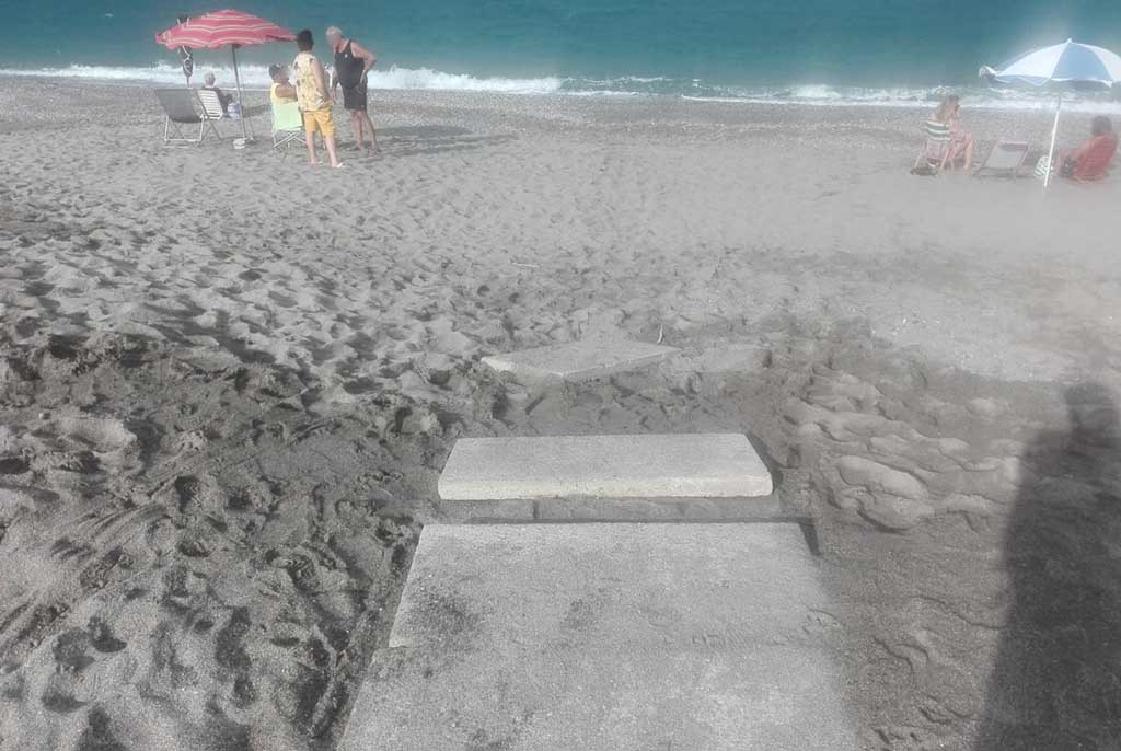 L'appello di una mamma: "La mia bimba malata possa vivere al meglio le sue vacanze a Gizzeria lido"