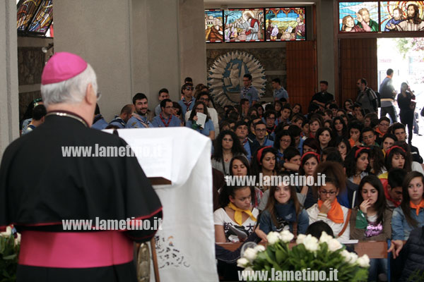 pastorale-giovanile-lamezia-2013-vescovo-chiesa-rosario.jpg