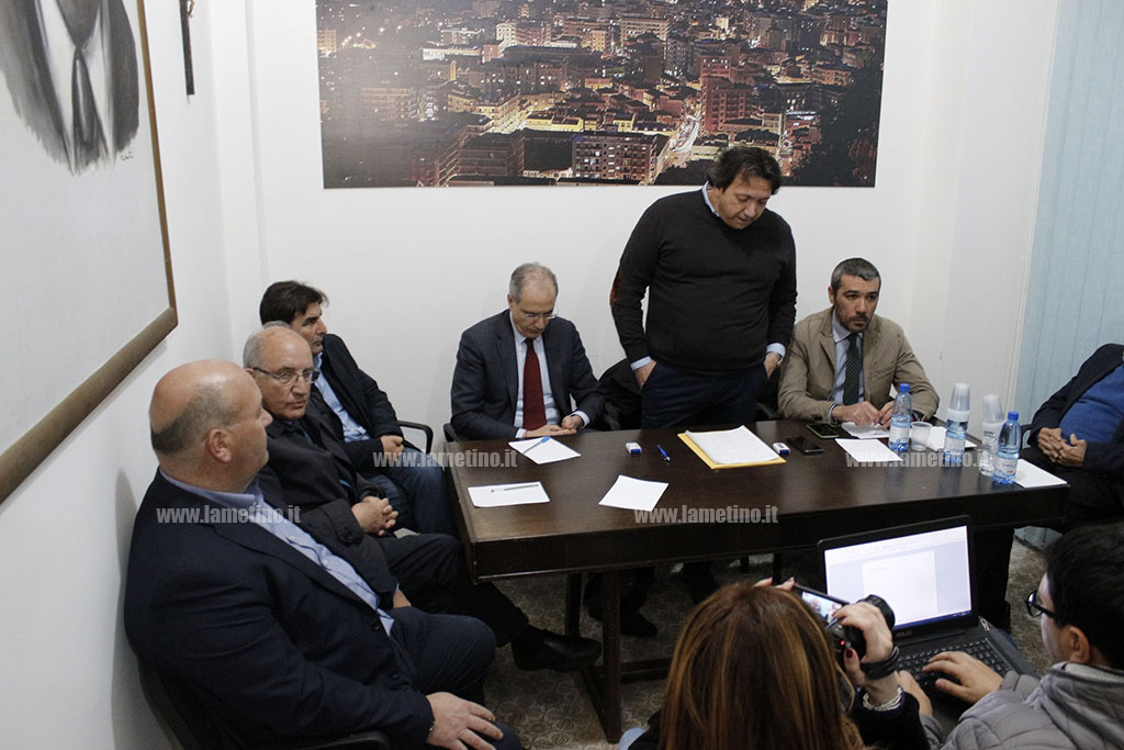 Lamezia, incontro con l’ex sindaco Mascaro nella sede di Patto sociale: “Continueremo a combattere per la città”