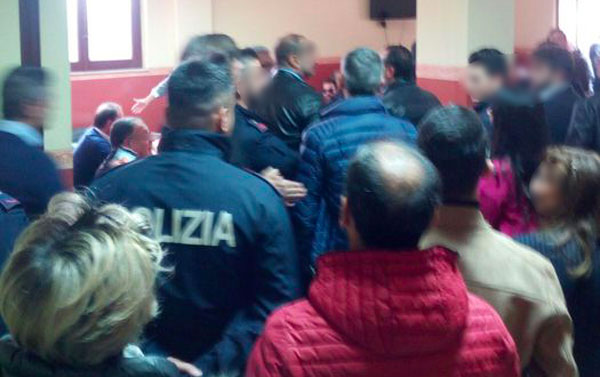 Momenti di tensione a congresso circolo Pd Vibo, interviene Polizia 