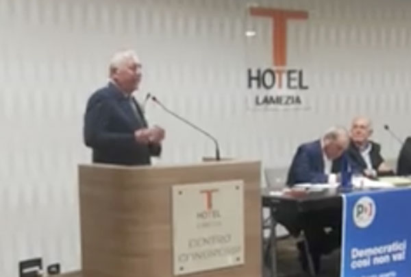 Lamezia, assemblea dissidenti Pd: "Chiediamo confronto o può succedere di tutto"