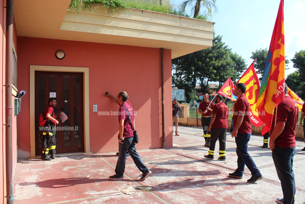 Lamezia, Sit-in Usb Vigili del fuoco per rivendicare stabilizzazione