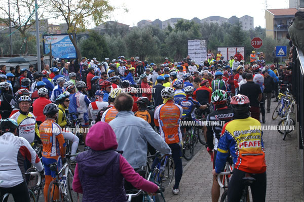 Lamezia: Pedalata per la sicurezza in memoria degli otto ciclisti