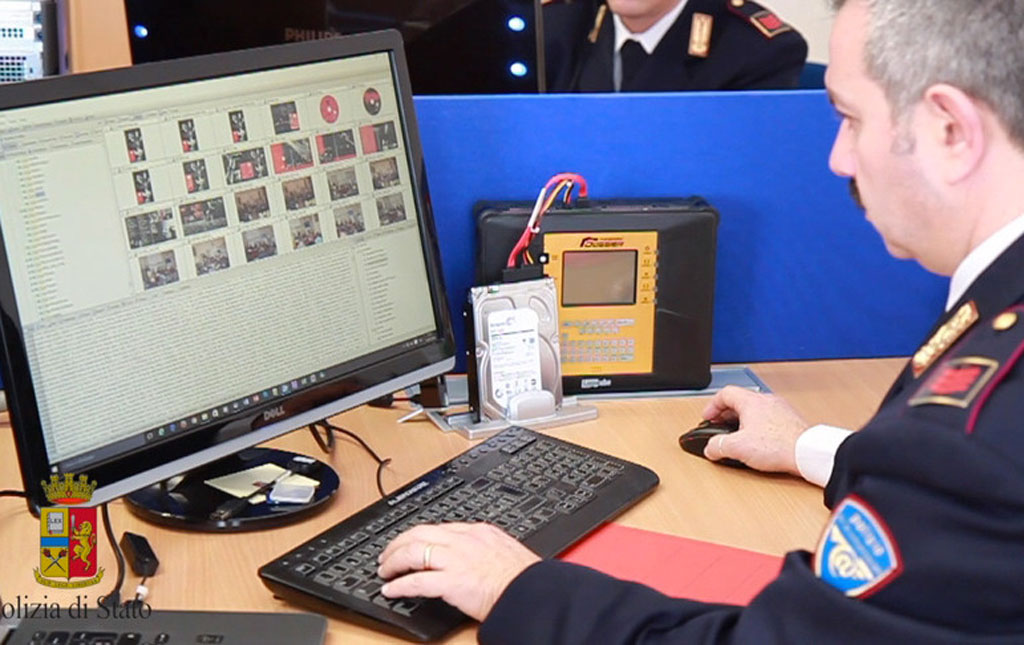 Scoperta rete di pedofili in tutta Italia, arresti e denunce: perquisizioni anche in Calabria