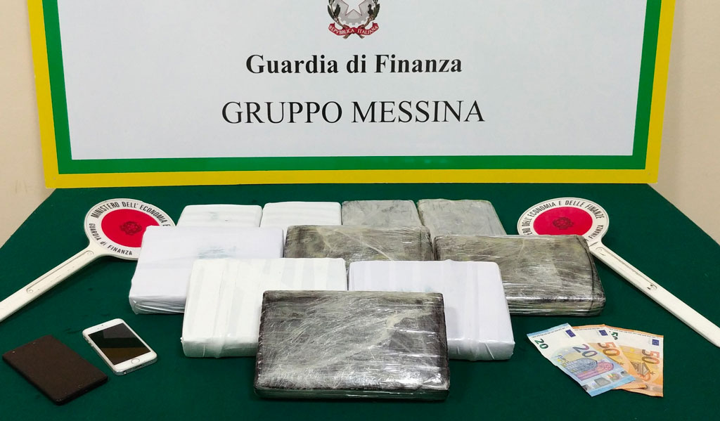 In auto con 10 panetti di cocaina, arrestato calabrese a Messina 