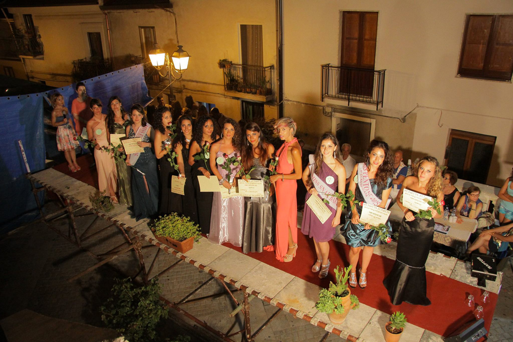 pentone-mostra-colelli.jpg