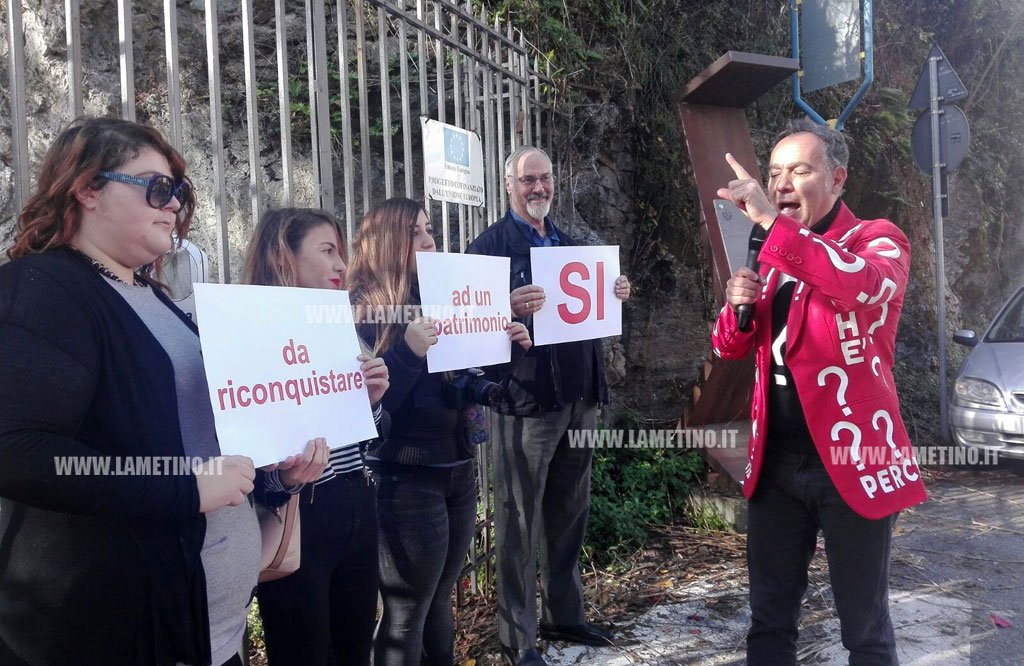 Lamezia, tagli alla cultura: le telecamere di Striscia la Notizia davanti al castello Normanno Svevo