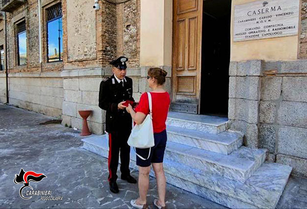 Perde portafoglio con 800 euro e documenti nel reggino, ritrovato da un carabiniere