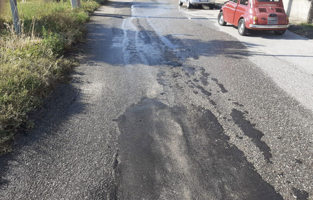 Lamezia, associazione ‘Quartiere Capizzaglie’: "Segnalata perdita d'acqua in via degli Svevi, nessuno ancora è intervenuto"