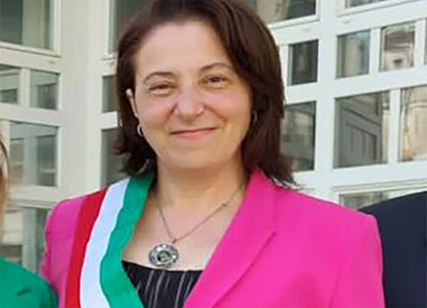 perri-raffaella-sindaco-decollatura_11178.jpg
