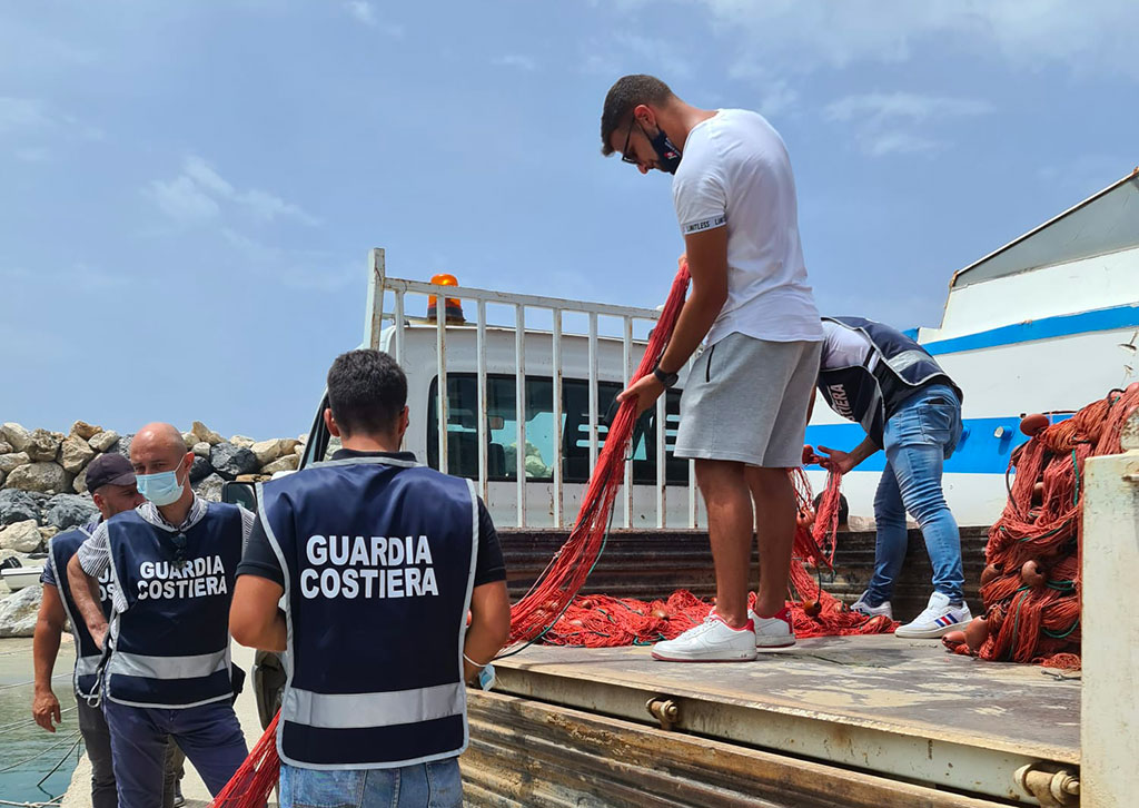 Sequestrati a San Lucido attrezzi da pesca utilizzati illegalmente