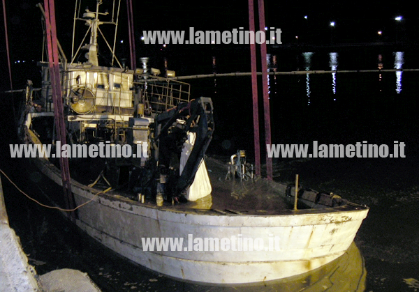 peschereccio-affondato-3.jpg