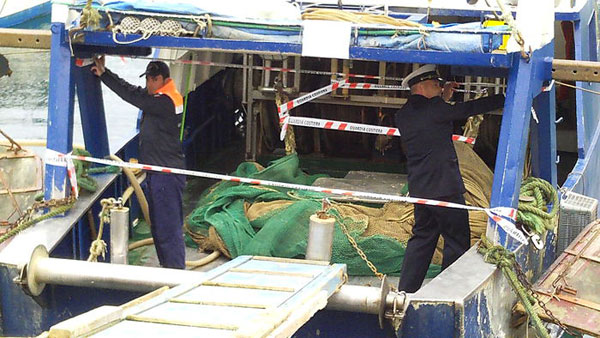 Pesca a strascico in zona vietata, sequestrata imbarcazione ad Amantea