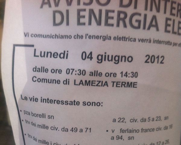 Lamezia: Enel stacca corrente per sette ore e lo comunica su un volantino