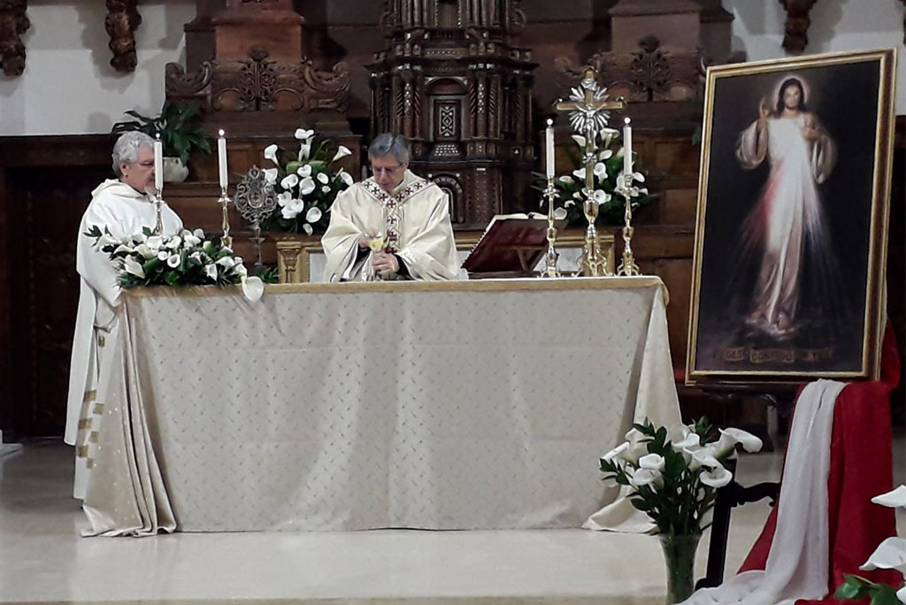 Lamezia, domenica della Divina Misericordia celebrata dal Vescovo: “Preghiamo per i medici e i sacerdoti che hanno dato la vita”