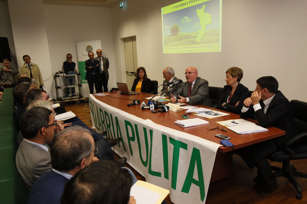 Legambiente Calabria, perplessità su linee guida rifiuti presentate da Oliverio