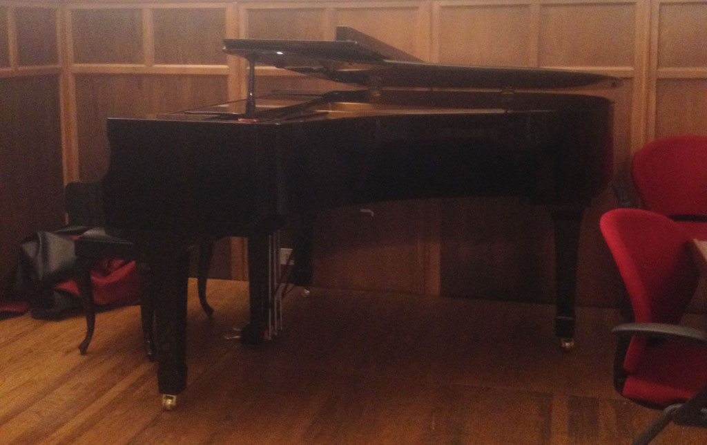 Lamezia: ritorna il pianoforte nella ex sala consiliare di Sambiase