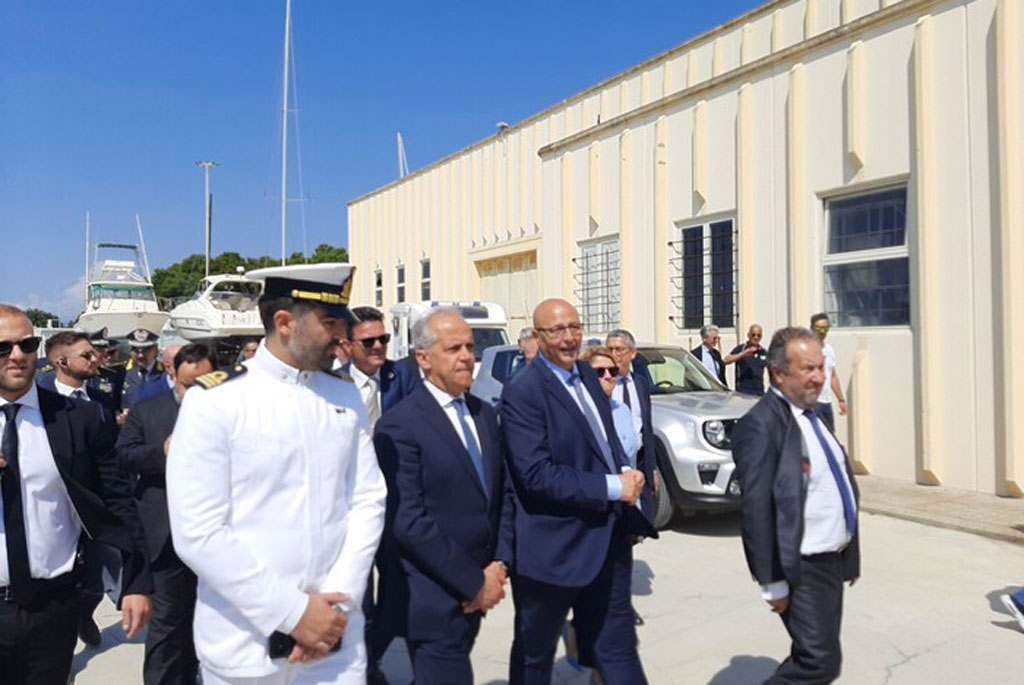 Migranti, ministro Piantedosi a Roccella: "Miglioreremo accoglienza"