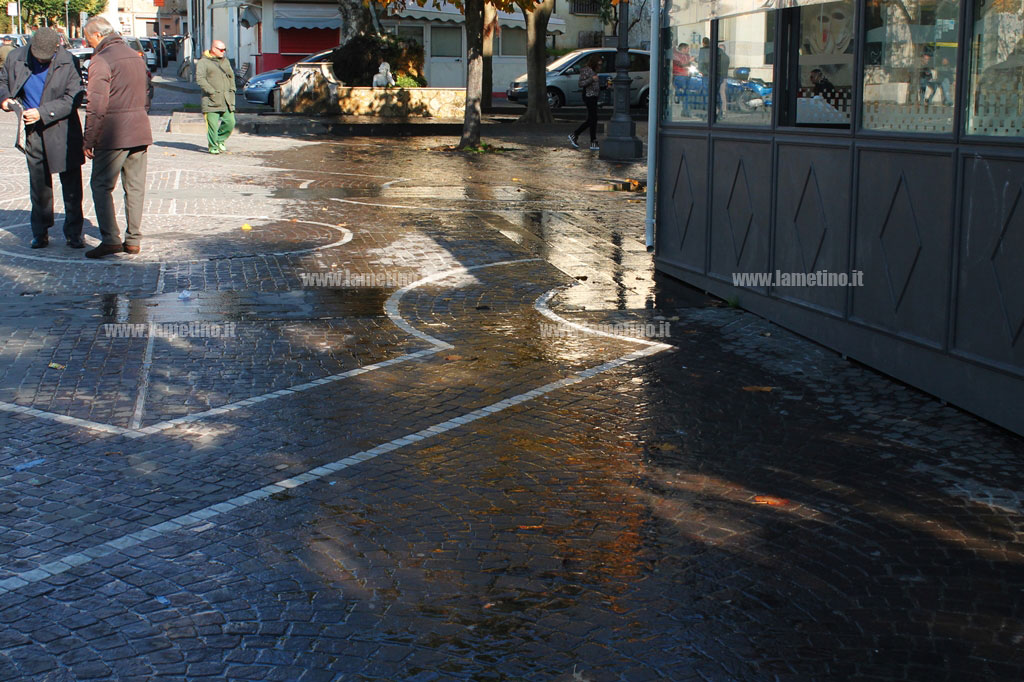 piazza-5-dic-sambiase-fontana.jpg