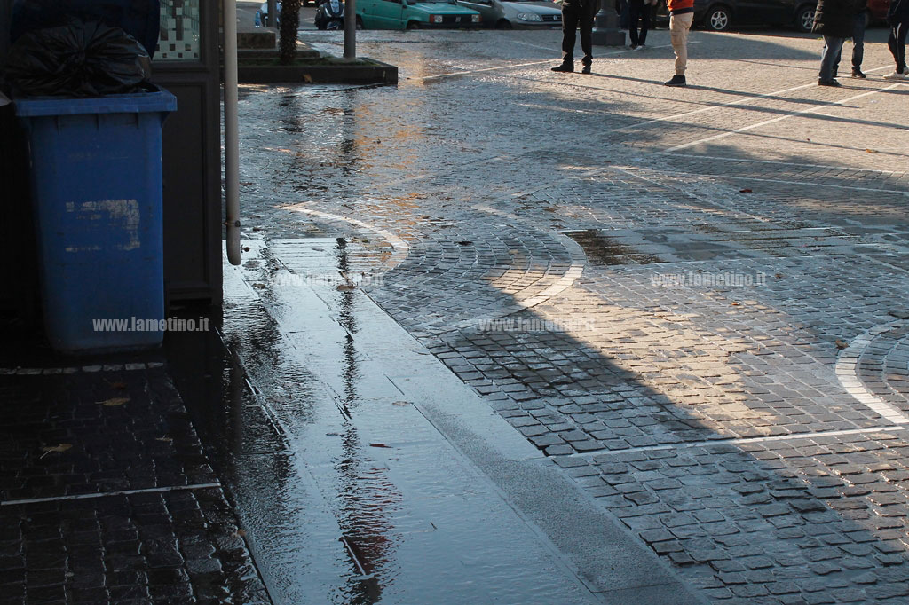 piazza-5-dic-sambiase-fontana2.jpg