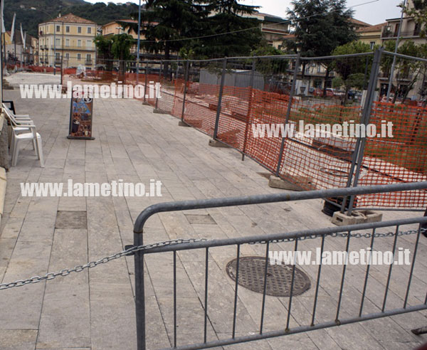 piazza-darmi-pavimentazione-maggio-2013.jpg