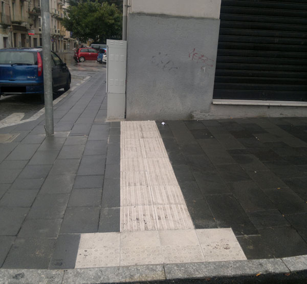 piazza-darmi-percorso-nonvedenti-bis.jpg