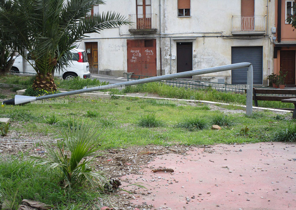 piazza-garibaldi-lamezia-223111a5e022_ce7eb.jpg