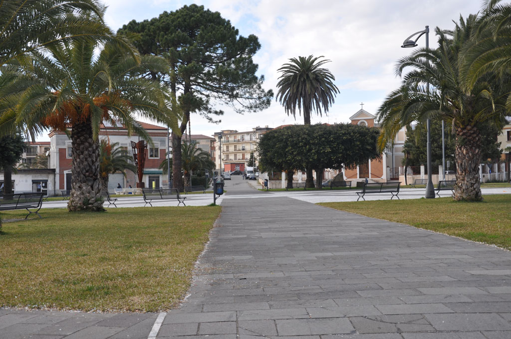 Lamezia, Mercatino di Natale nel segno della beneficenza in piazza Italia dal 17 al 19 dicembre