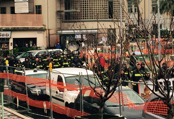piazza-matteotti-vvf-precari.jpg