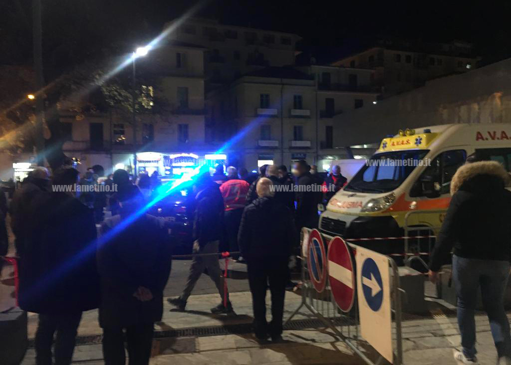 Lamezia, momenti di tensione in piazza Mazzini vicino ai mercatini: ubriaco fermato dai carabinieri