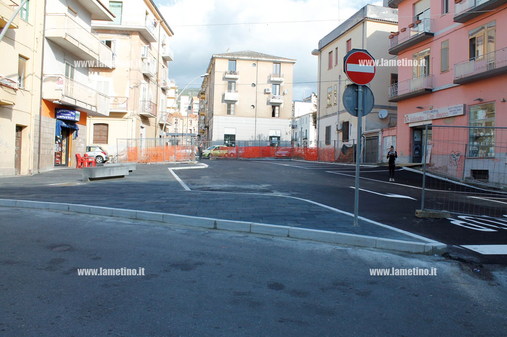 Lamezia: in via di completamento i lavori a piazza Porcelli 