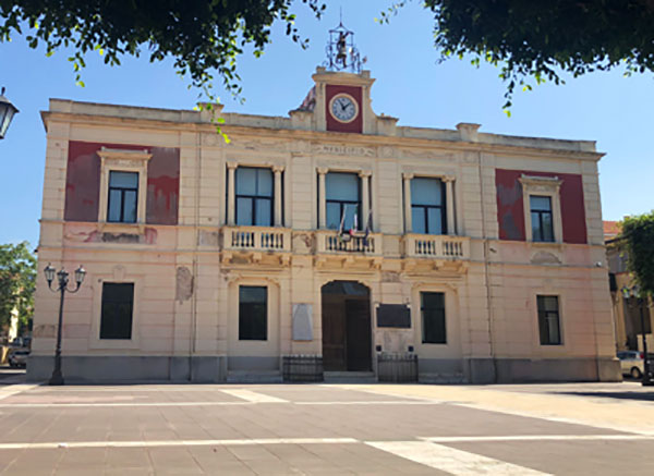 Maxi rissa tra ragazzi in piazza a Campo Calabro, coinvolti anche minori