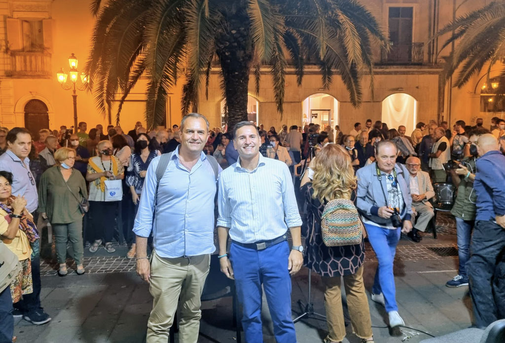 Regionali, De Magistris a Lamezia con Piccioni: “Data storica per liberare Calabria da catene”