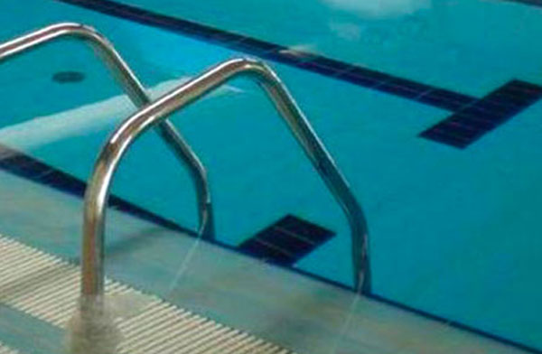 Malore in piscina, 14enne muore a Corigliano Calabro