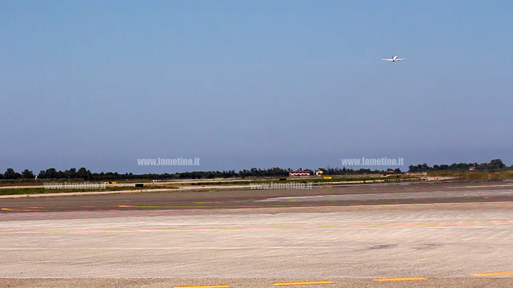 Tagli ai voli delle compagnie low cost anche in Calabria, Saccomanno (Lega): "Appello a Salvini e Occhiuto per intervento immediato"